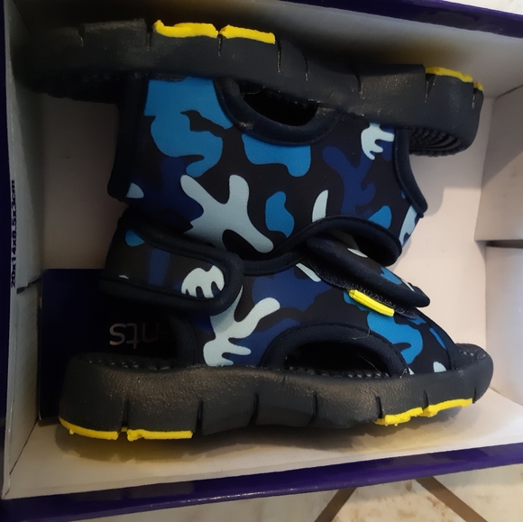 Nwt 7T sandals - Picture 2 of 4